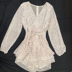 Small, off white romper with black flecks, great for spring or summer!